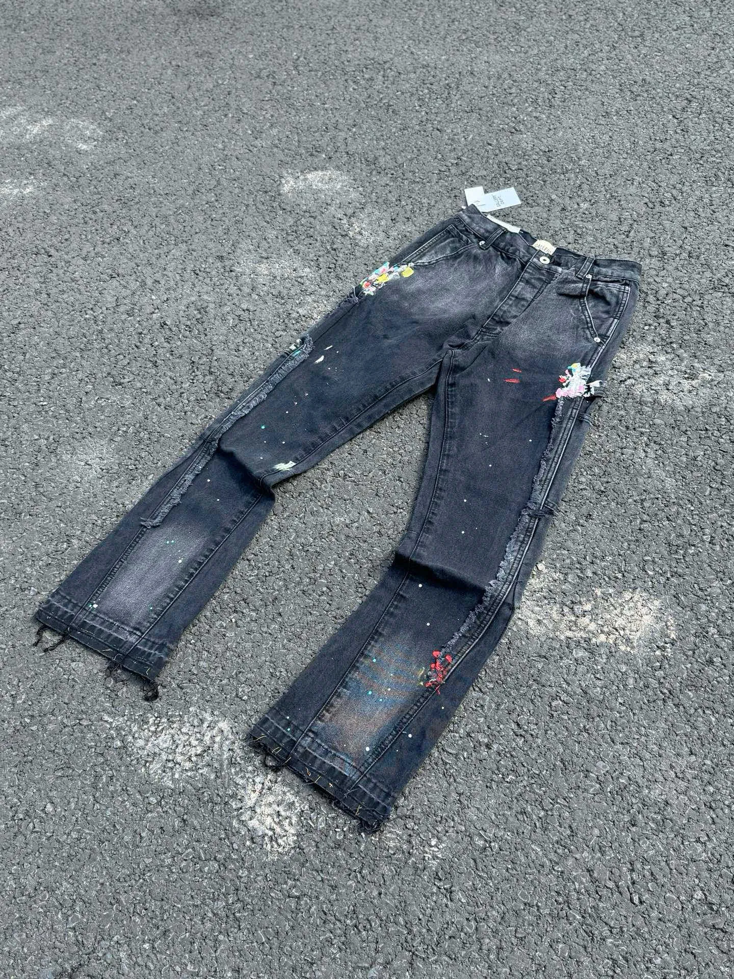 #8168 P250💰 GALLERY DEPT American retro splash-ink splicing micro-horn logging overalls raw edge jeans - Original purchase and pattern making to truly restore the ultimate texture of Vintage - Original hardware accessories, washed and other elevators, QR code analysis are all purchased from the original factory, high degree of restoration, welcome to compare with a certain product ~ - Three-dimensional version Loose and comfortable, not picky about the figure, taller and slimmer, factory Seiko, original factory quality control, same style for men and women, can be matched with couples Versatile recommendation: must-have jeans for all seasons Size: S-XXL (28-36)
